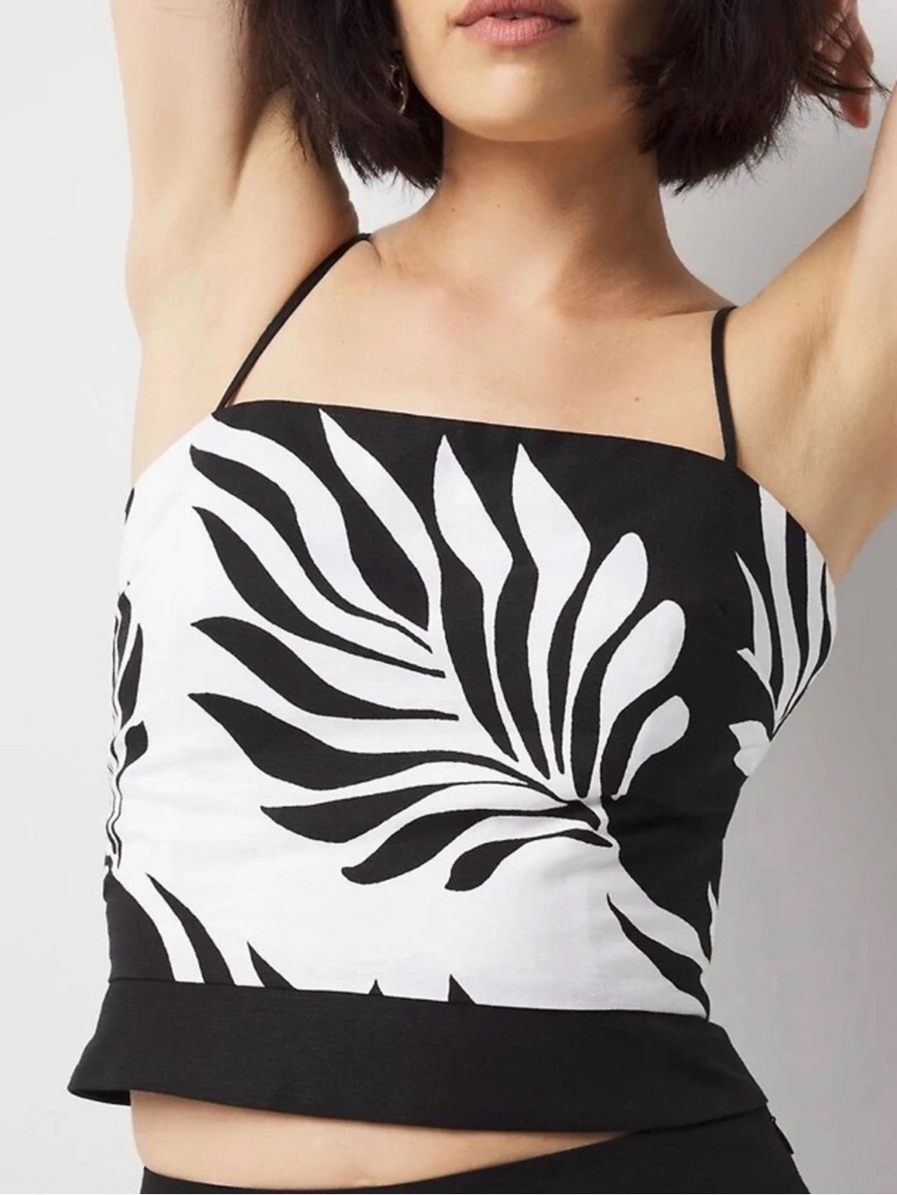 WHBM Zebra Print Crop Top Size
12 Smocked Back Black White Chic
Style
